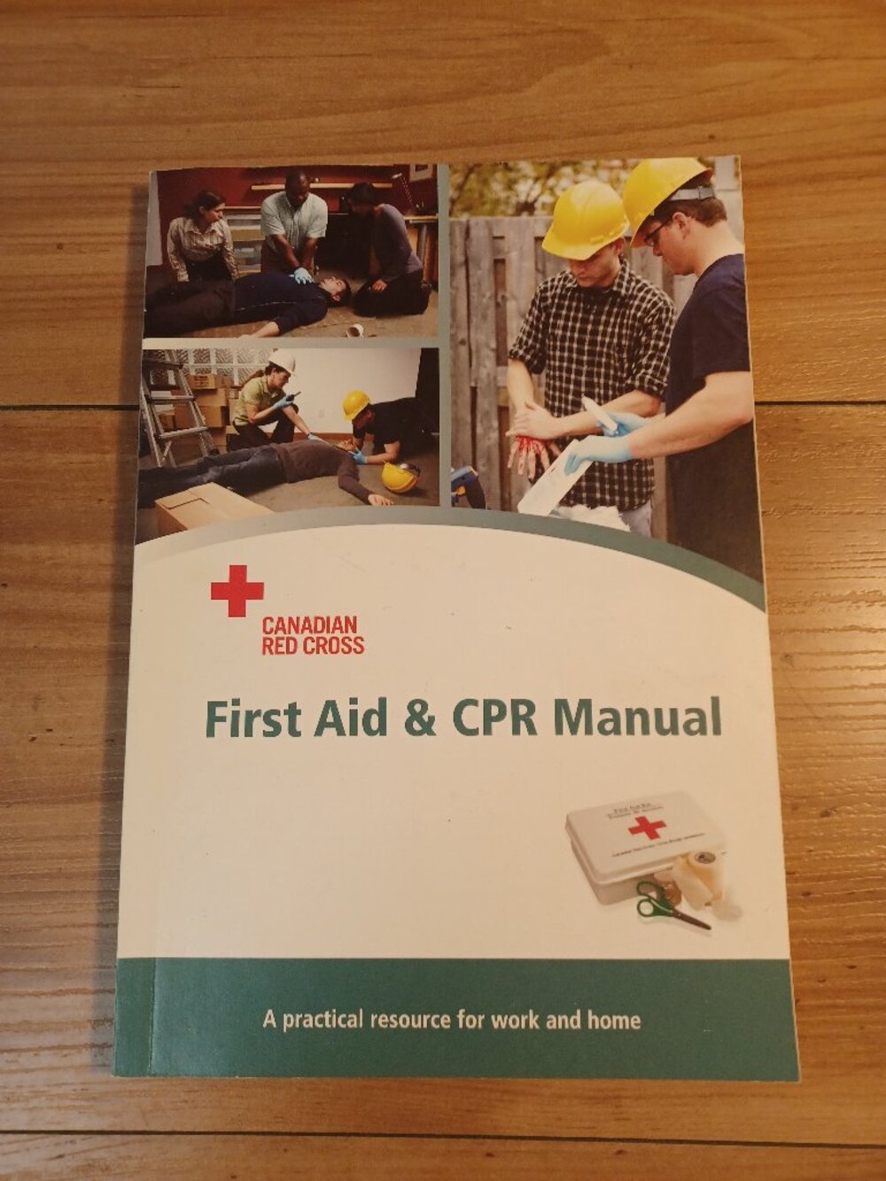 First Aid & CPR Manual: A Practical Resource By Canadian Red Cross Socicty, 201